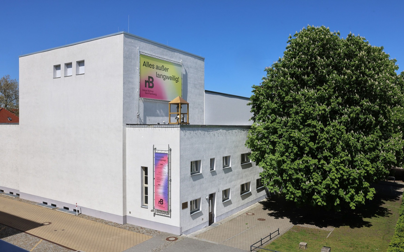Nová scéna Senftenberg – pohled na divadlo zvenčí, Foto: Steffen Rasche, Lizenz: Zweckverband Neue Bühne - Niederlausitzer Theaterstädtebund Senftenberg